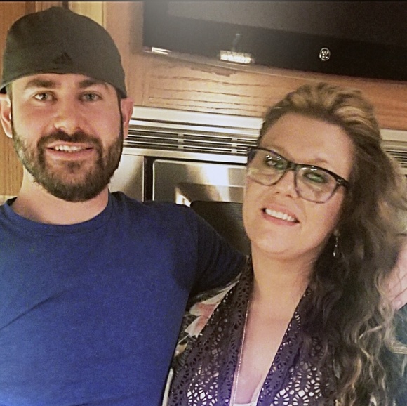 Meet your Posher, Mindy - Picture 3 of 7